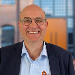 Hugo S. Holm
Adm. Direktør